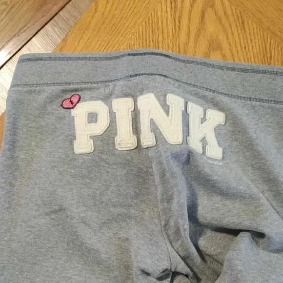CLASSIC VINTAGE PINK VICTORIA'S SECRET SIZE MEDIUM CAPRI GRAY SWEATPANTS 💕 - Picture 2 of 8